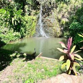 Oasis nature et cascade privée, hotel a Atihiva