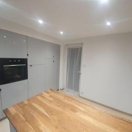 Appartement cosy avec parking privé, Hotel in Saint-Priest