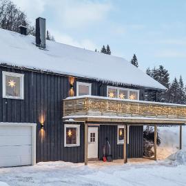 4 Bedroom Beautiful Home In Limingen, hotelli kohteessa Røyrvik