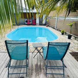Sermie T2 climatisé avec piscine, ξενοδοχείο σε Kourou