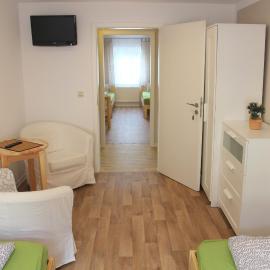 Doppelzimmer - Monteurswohnung - Arbeiterwohnung 4-8 Personen, hotell i Plaue