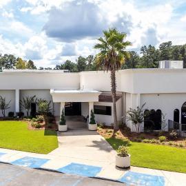 Cottonwood Suites Savannah Hotel & Conference Center, хотел в Пуулър