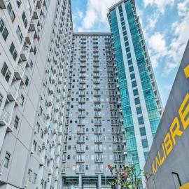 Easton Park Residence Naffi Rooms by Mustika, hotell i Sayang