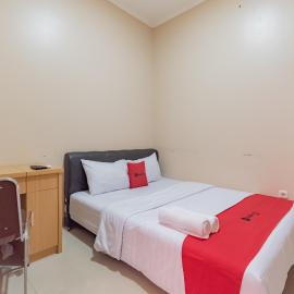 RedDoorz Syariah near Exit Toll Subang, hotel Subangban