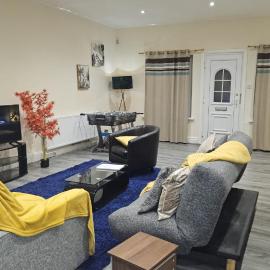 Rutland Stays- 3bdroom house, sleeps 7, Near City Center and Stadium- Contractor & Family Friendly, hotel in Pallion