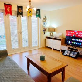 Bright 4BR Family Retreat mins from Harry Potter