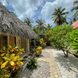 Oemau Bungalow, hotel in Nembrala
