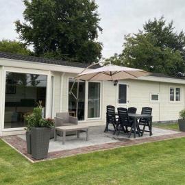 Minicamping De Lindenhoeve - Chalet Alpaca, hotel a Nistelrode