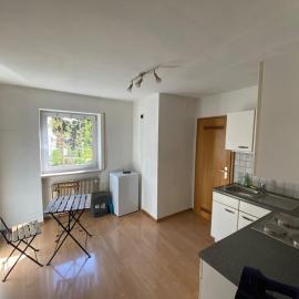 Wohnung mit 8 Einzelbetten - Monteure - Küche und Parkplatz - zentrale Lage