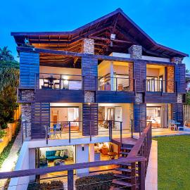 Dolphin Coast YOLO Spaces - Ballito Beach House Villa, hotel in Sheffield Beach