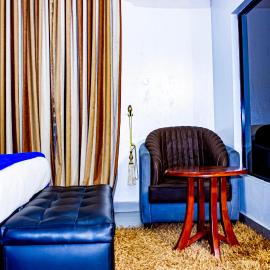 Fobbs Apartment and Suites, отель в Асабе