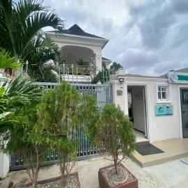 Trevors Home Place, khách sạn ở Lagos