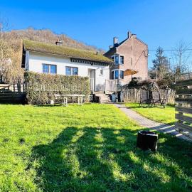 Riverside Cabin Surrounded by Nature for Two, hotel a Esneux