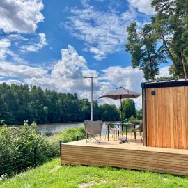 Tinyhouse Seeträumchen direkt am See mit Terrasse für 4, hotel in Bodenwöhr