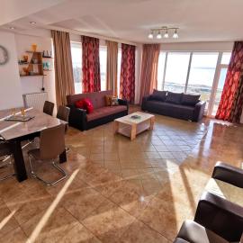 Elisa Summerland Apartment