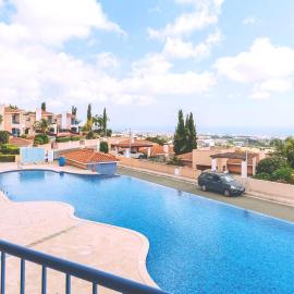Stunning Sea & Sky View- 3BR, Pool ,Amazing Balcony, hotel u gradu Trimitusa