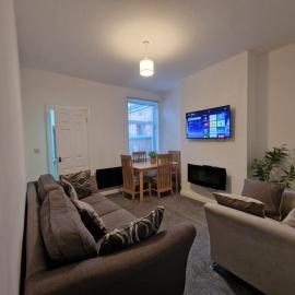 Nice Living Serviced Accommodations 14, hotelli kohteessa Coventry