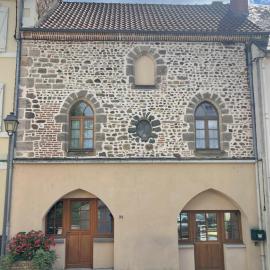 Néris-les-Bains में, होटल L'Abbatiale