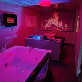 Le Cupidon, cocon privé avec Spa, Sauna, Cinéma Netflix et Jardin privé, hotel sa Montigny-le-Bretonneux
