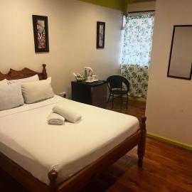 Golden Hideaway Inn، فندق في جزيرة جورس