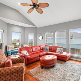 Close to Beach Modern Outdoor Bar Pet Friendly, hotel i Galveston