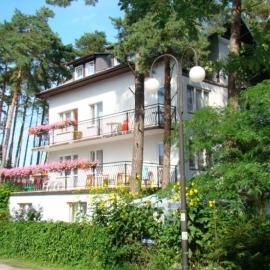 Pod Sosnami 46, hotel in Pobierowo