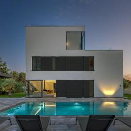 Villa A in Fazana for 8 plus 2 persons with infinity pool only 100 meters from the sea