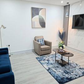 New & Lovely Spacious 2-Bedroom Villa, viešbutis Koventryje