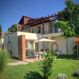 Naposdombi Apartmanok, hotel in Orfű