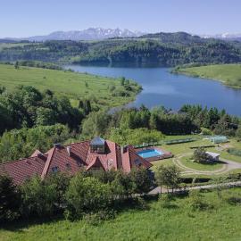 Willa nad Jeziorem - własny kort tenisowy, basen, bezpośrednio przy Velo Czorsztyn, hotel v destinaci Kluszkowce