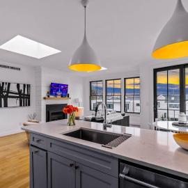 Modern East End 2-BR Home - Steps from the Beach, hotel a Provincetown