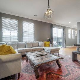 Centrally Located SOHO Retreat Walk to UT & Dining