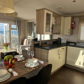 Dolphin View, hotel in Llanddwywe