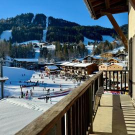 La clusaz Centre village , pied des pistes, 42 m2 , balcon sud vue montagne