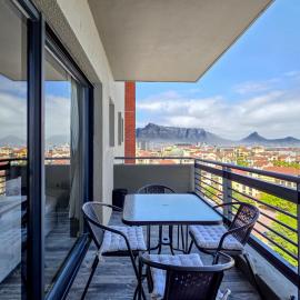 Sea, Canal & Mountain View, Rooftop Jacuzzi & BBQ, hotel in Cape Town