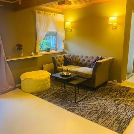 Beautiful & cozy 3-room apartment in private house, hotel i Nes