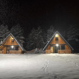 ROMANIJA vikendice、Kopriviceのホテル