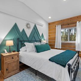 Needles Nook Cozy 1BR Log Cabin Retreat, hotel em Custer