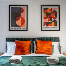 Bishops Stortford 2 Bed Flat - Free Parking - STN