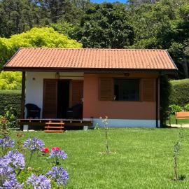 Chalé das Flores - Refúgio com clima de chácara no Centro de Gonçalves