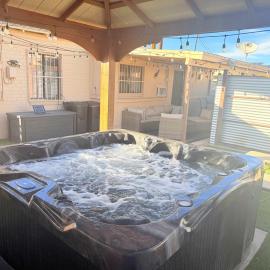 Mins from the UofA & Downtown 4BR 2BA Entire Home