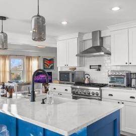 West End Haven w/ Modern Kitchen + Private Yard, hotel in Provincetown