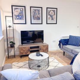 Stylish 2 Bed 2 Bathroom Apartment Free Parking & Fast Wifi, Hotel in Hunslet
