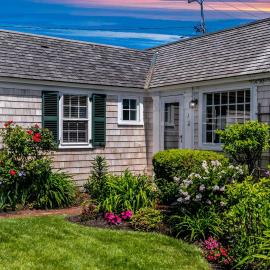 Sunny Beachfront Condo w/ Parking - Ptown West End, khách sạn ở Provincetown