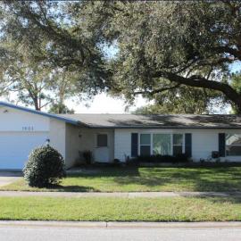 Lovely 3BR 2Bath Fenced Yard Walk to Eagle Lake Park