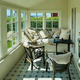 Cottage With Glass Porch By Apelviken Beach