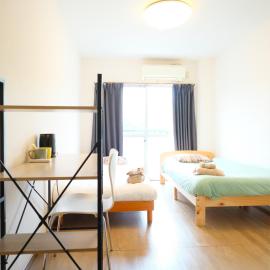 Osaka English House, hotell sihtkohas Hirakata