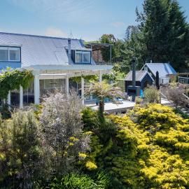 Pukawa Country Retreat - Hot Tub and Outdoor Fires, hotel in Turangi