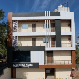hotel NemiResidency, מלון בJagdalpur