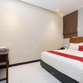 RedDoorz Plus @ UNO Jalan Merak Samarinda, hótel í Samarinda